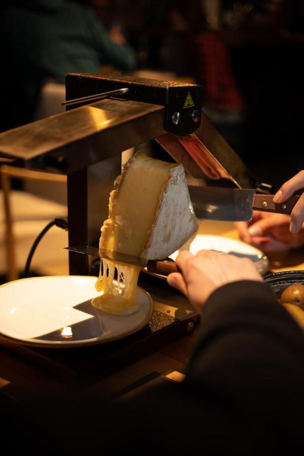 Hotel Restaurant Le Monetier エクステリア 写真